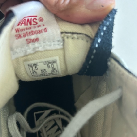 Womens shoes - Picture 3 of 4